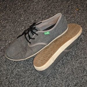 Sanuk sneakers: gray, squishy yoga soles